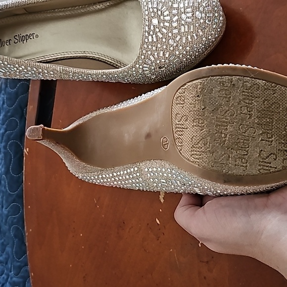 Size 8.5 Silver slipper champaign color beaded heels - Picture 4 of 4